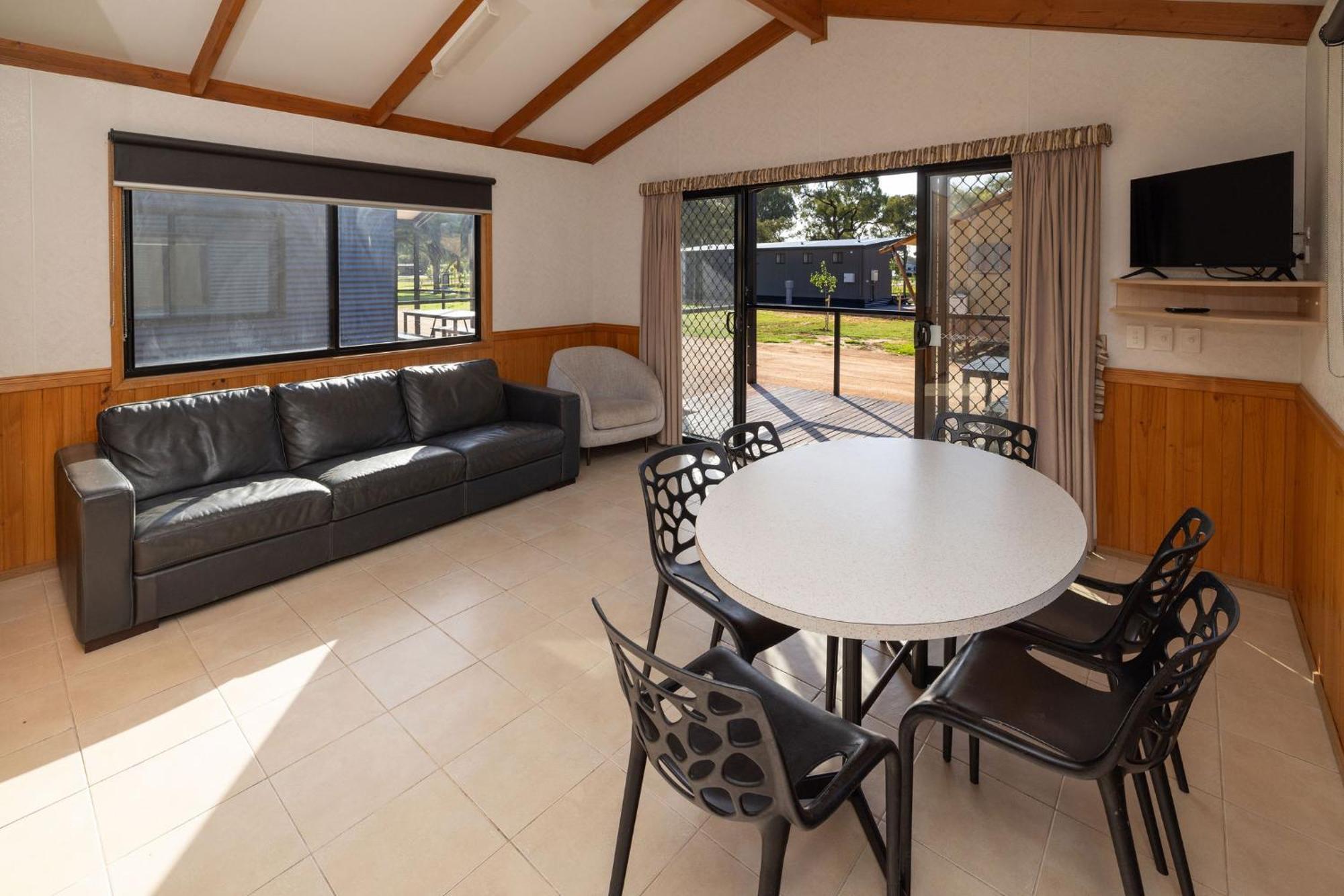 Big4 Renmark Riverfront Holiday Park Экстерьер фото