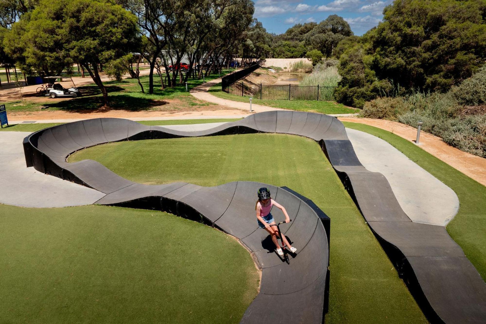 Big4 Renmark Riverfront Holiday Park Экстерьер фото